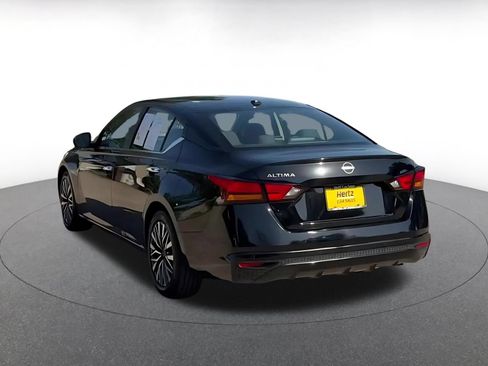 Used 2025 Nissan Altima 2.5 SV FWD image 11