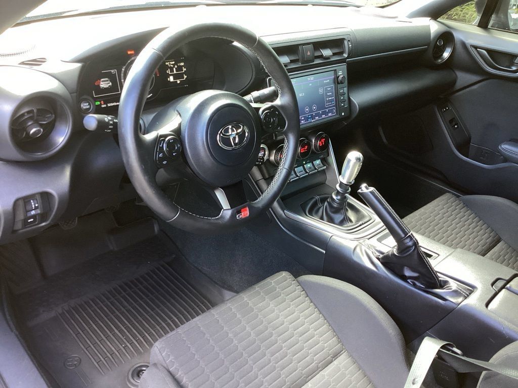 Used 2022 Toyota GR86 w/ ALL Weather Mat Package (TMS) RWD image 12