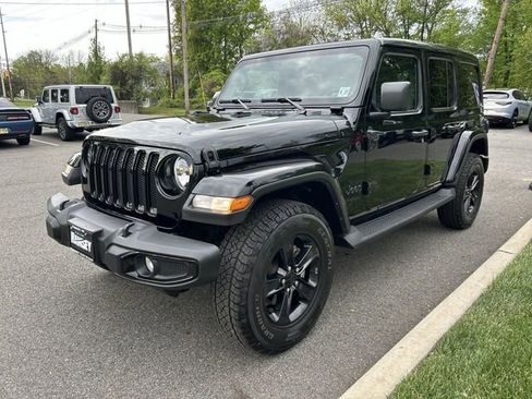 Used 2022 Jeep Wrangler Unlimited Sahara AWD/4WD image 4