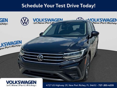 Used 2022 Volkswagen Tiguan SE FWD image 1