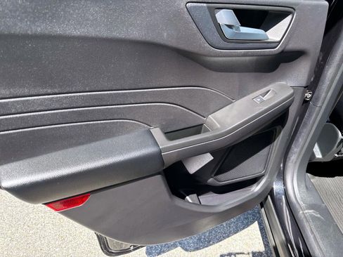 Used 2022 Ford Escape Titanium image 17