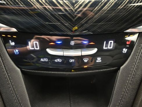 Used 2025 Cadillac XT6 Premium Luxury FWD image 19