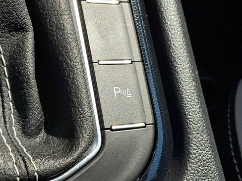 Used 2025 Volkswagen Taos SE image 22