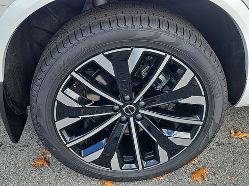 New 2026 Volvo XC90 B6 Plus w/ Protection Package Premier image 20