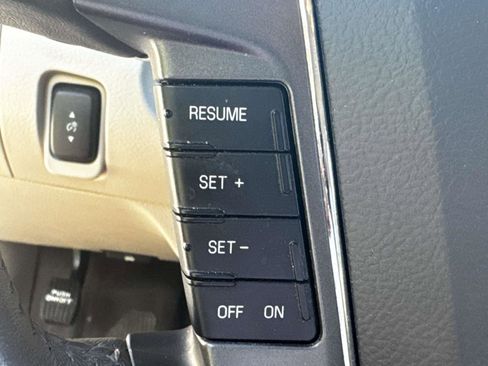 Used 2010 Ford Taurus SEL FWD image 19