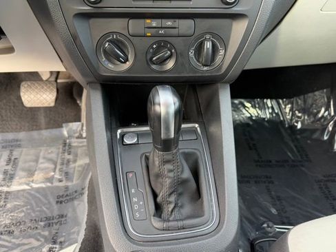 Used 2015 Volkswagen Jetta S image 17