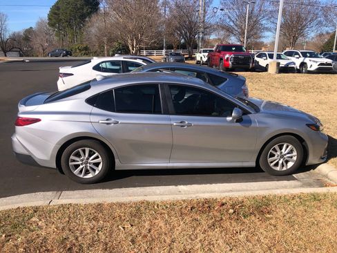 Used 2025 Toyota Camry XSE image 1