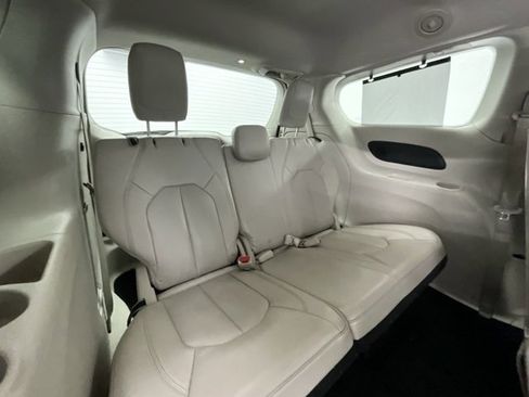 Used 2020 Chrysler Pacifica Touring-L Plus image 8