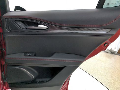 Used 2023 Alfa Romeo Stelvio Estrema image 43