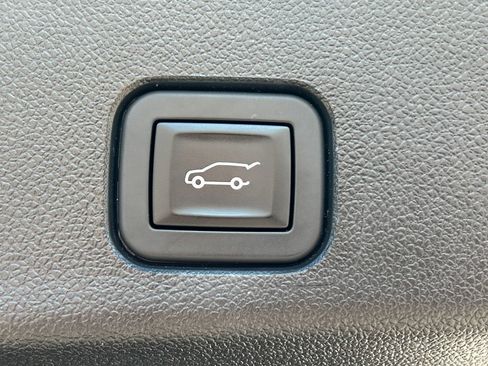 Used 2025 Chevrolet Traverse LT w/ Midnight/Sport Edition AWD/4WD image 32
