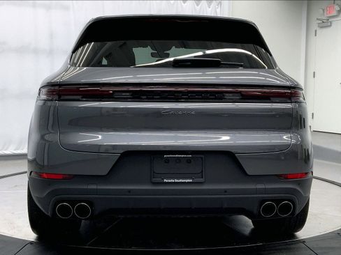 Used 2025 Porsche Cayenne image 6