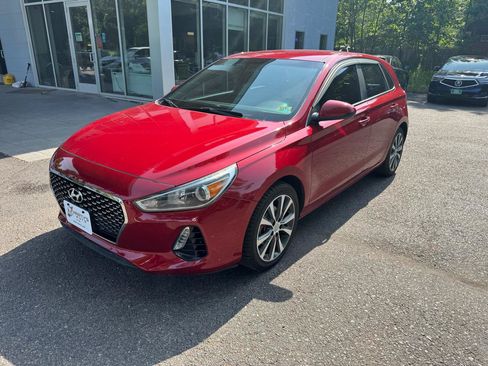 Used 2019 Hyundai Elantra GT FWD image 1