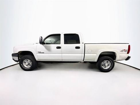 Used 2007 Chevrolet Silverado 2500 LT w/ Heavy-Duty Power Package AWD/4WD image 2