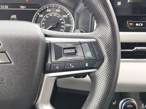 Used 2025 Mitsubishi Outlander SE AWD/4WD image 25