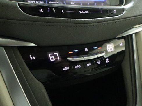 Used 2017 Cadillac XT5 Luxury w/ Driver Awareness Package AWD/4WD image 19