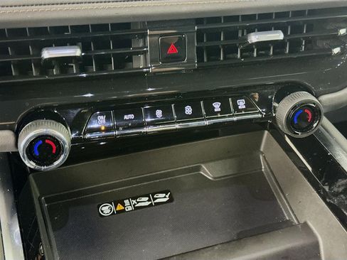 Used 2025 Chevrolet Tahoe High Country image 18