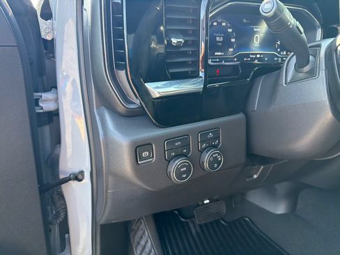 Used 2024 Chevrolet Silverado 1500 LT AWD/4WD image 20