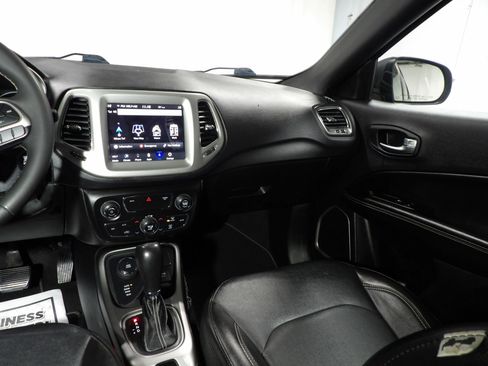 Used 2021 Jeep Compass Latitude image 13