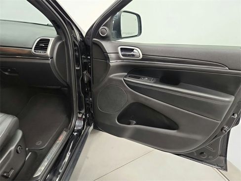 Used 2021 Jeep Grand Cherokee Limited image 39