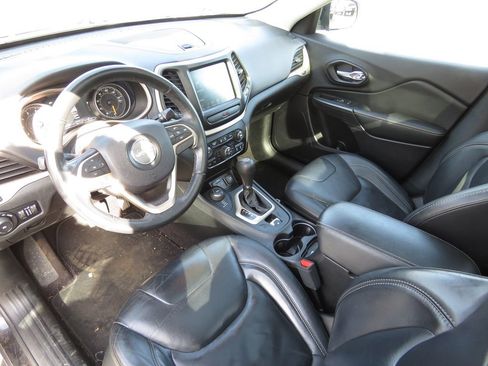 Used 2016 Jeep Cherokee Limited image 11