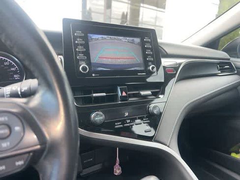 Used 2021 Toyota Camry SE image 15