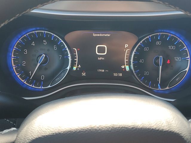 Used 2025 Chrysler Pacifica Select FWD image 20