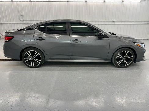 Used 2022 Nissan Sentra SR FWD image 2