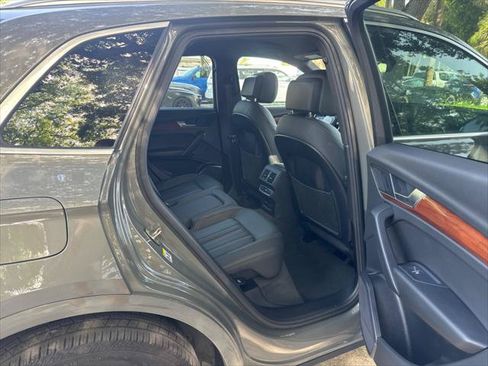 Used 2023 Audi Q5 2.0T Premium w/ Convenience Package AWD/4WD image 22