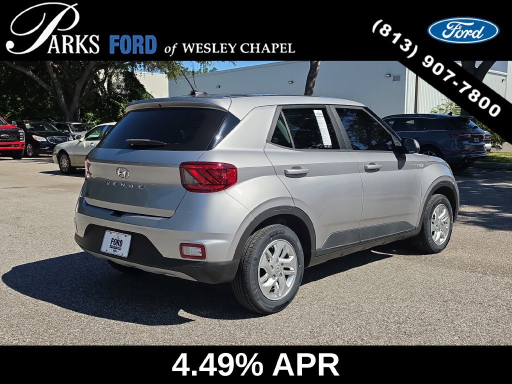 Used 2023 Hyundai Venue SE FWD image 5