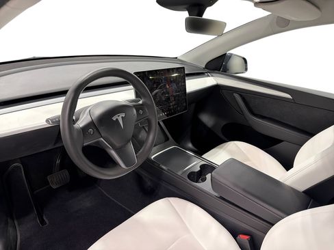 Certified 2023 Tesla Model Y Long Range AWD/4WD image 9