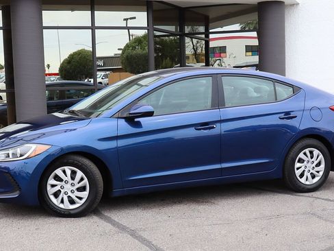 Used 2017 Hyundai Elantra SE FWD image 4