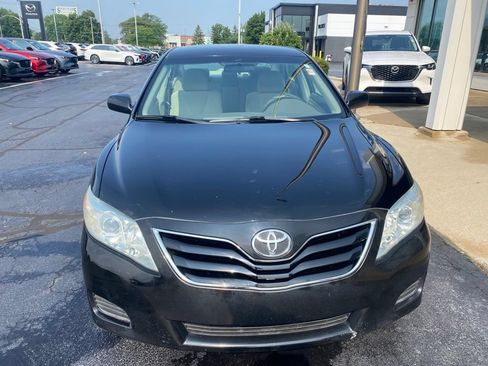 Used 2011 Toyota Camry LE FWD image 3