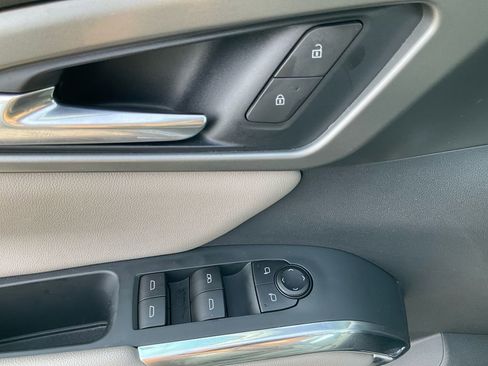 Used 2025 Chevrolet Traverse LT image 27