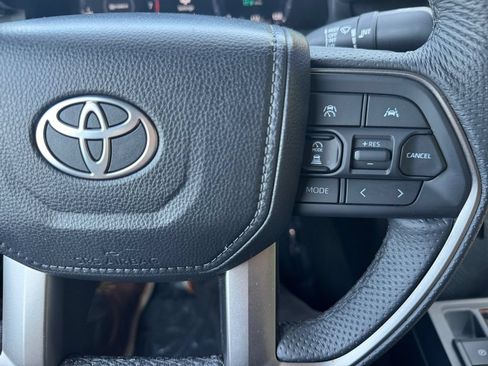 Used 2025 Toyota Tacoma TRD Sport AWD/4WD image 30