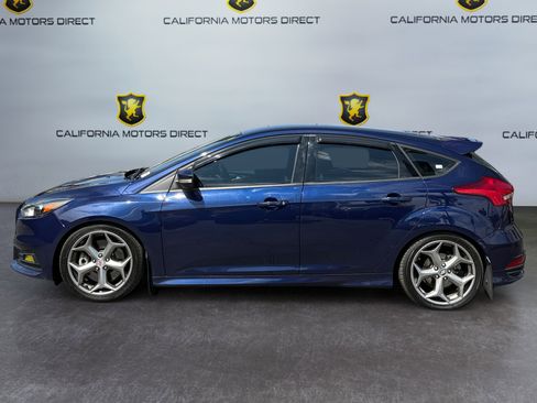 Used 2017 Ford Focus ST w/ Equipment Group 401A image 2