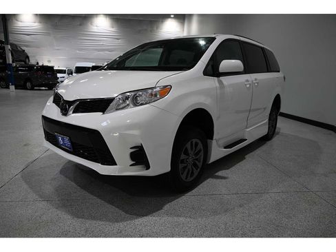 Used 2019 Toyota Sienna LE FWD image 10