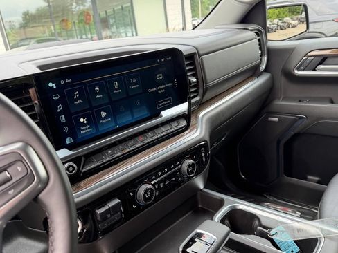Used 2025 Chevrolet Silverado 1500 LT Trail Boss w/ Convenience Package II AWD/4WD image 18