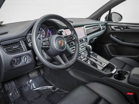 Certified 2026 Porsche Macan AWD/4WD image 4