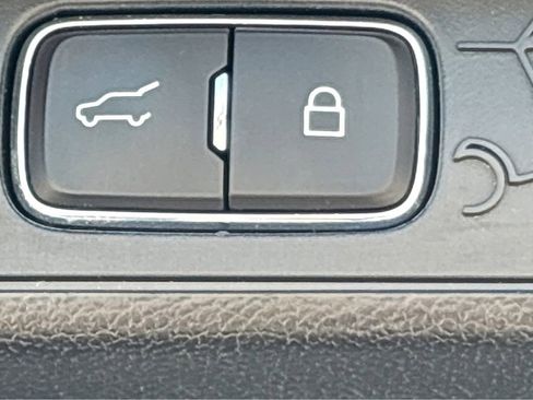 Used 2023 Ford Explorer XLT w/ Equipment Group 202A AWD/4WD image 23
