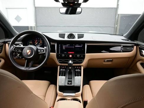 Certified 2025 Porsche Macan AWD/4WD image 20