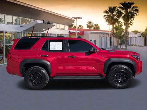 Used 2025 Toyota 4Runner TRD Off-Road Premium AWD/4WD image 2