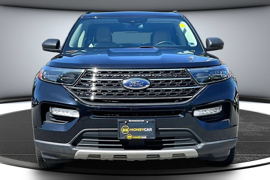 Used 2020 Ford Explorer XLT w/ Equipment Group 202A AWD/4WD image 2