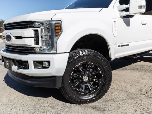 Used 2018 Ford F250 XLT w/ XLT Value Package image 3