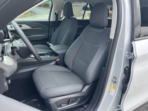 New 2026 Ford Explorer Active RWD image 14
