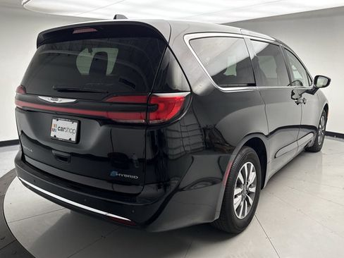 Used 2024 Chrysler Pacifica Limited FWD image 5