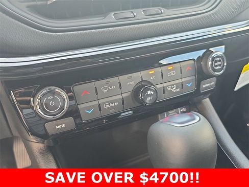 New 2025 Jeep Compass Latitude w/ Sun & Sound Group image 22