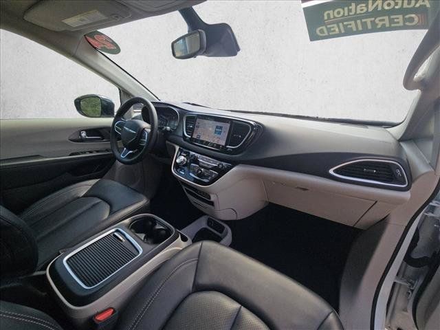 Used 2024 Chrysler Pacifica Touring-L FWD image 22