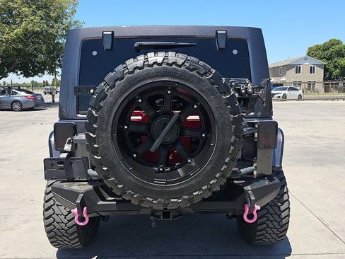 Used 2014 Jeep Wrangler Unlimited Sahara w/ Connectivity Group AWD/4WD image 6