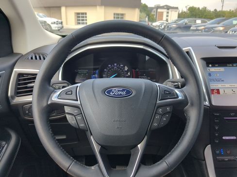 Used 2017 Ford Edge Titanium w/ Equipment Group 302A AWD/4WD image 19