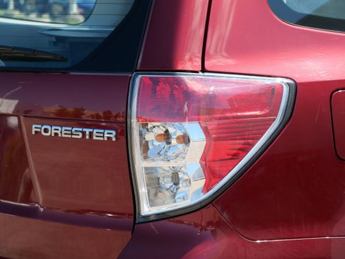 Used 2011 Subaru Forester 2.5X w/ Alloy Wheel Value Pkg AWD/4WD image 17